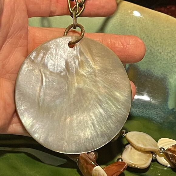 Mother of Pearl Pendant Necklace + 2 Baroque Pearl stretch Bracelets + Earrings - Picture 4 of 5